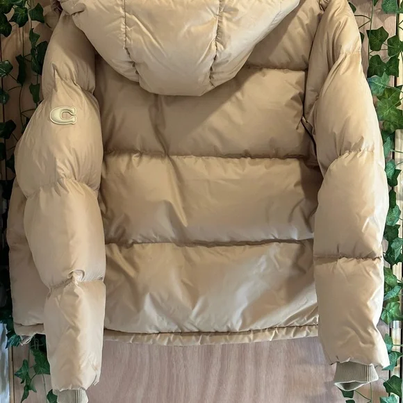 Women’s size: LARGE Beige Coach short down puffer coat( ONLY WORN ONCE!) - Picture 15 of 16